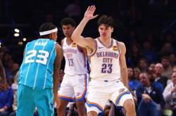 亚历山大9中7高效领衔，卫冕冠军季前赛展露冠军相