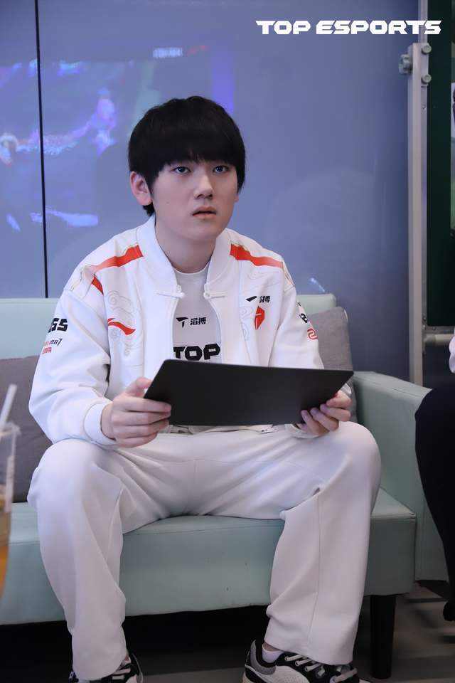 LPL季后赛：TES大战AL，胜者与BLG争夺联赛冠军！