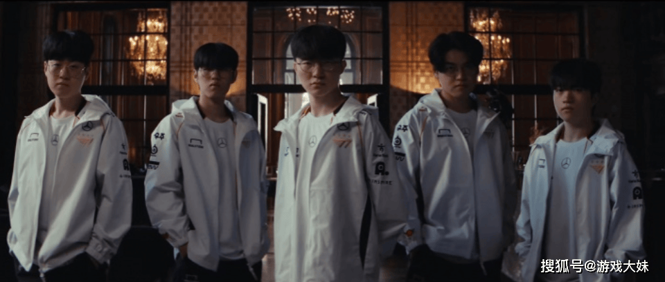 S14冠军皮肤开始宣传,zeus却被区别对待,登录页面被故意遮挡