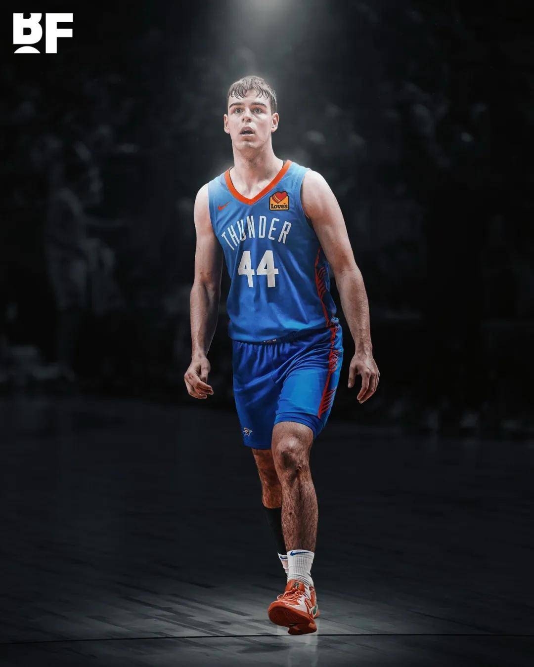 总冠军后卫！刚打一场比赛！再次手术伤停