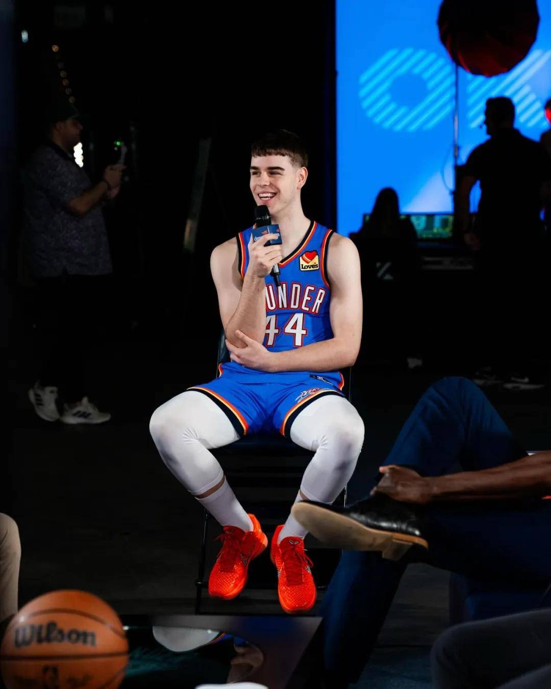 总冠军后卫！刚打一场比赛！再次手术伤停