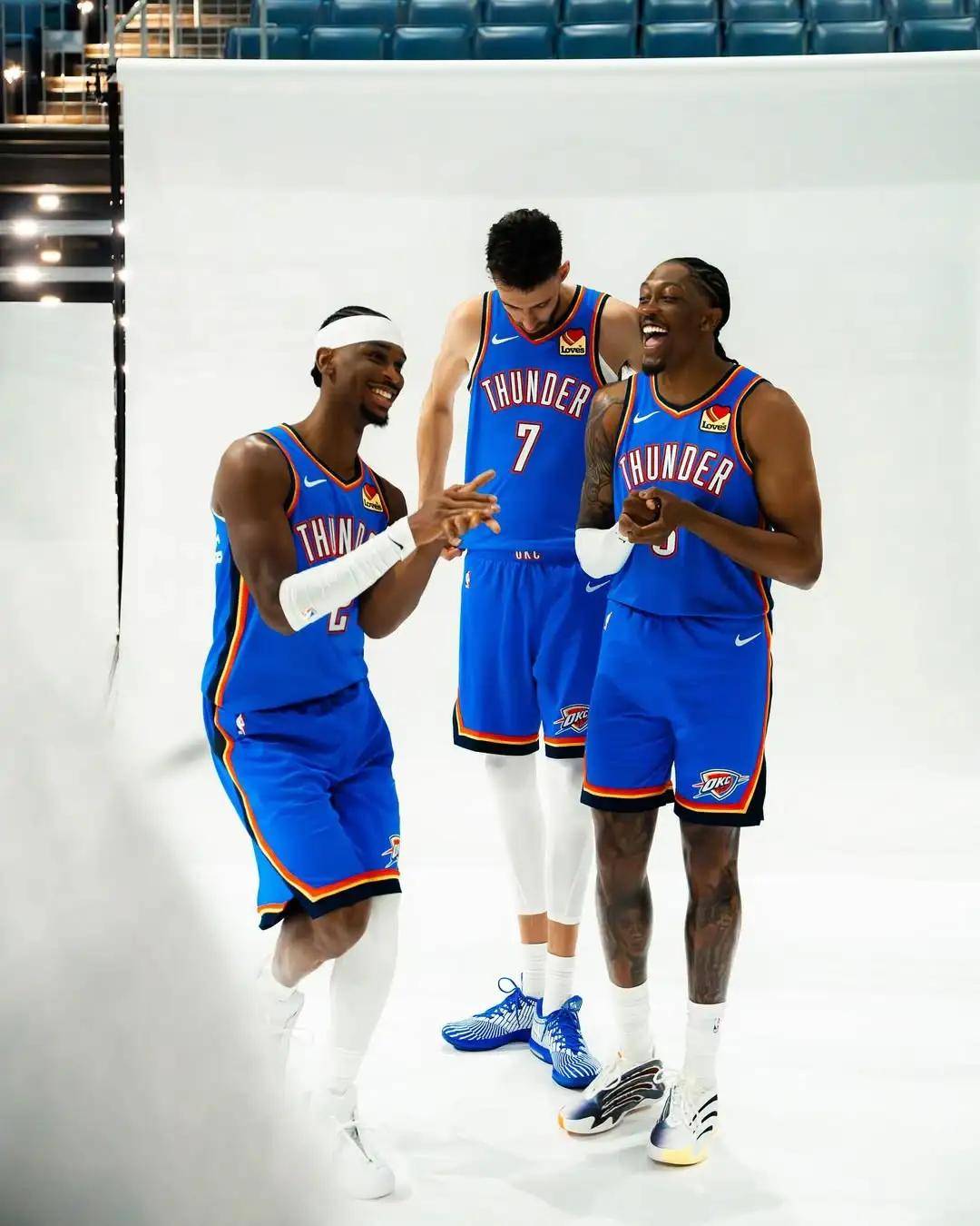 总冠军后卫！刚打一场比赛！再次手术伤停