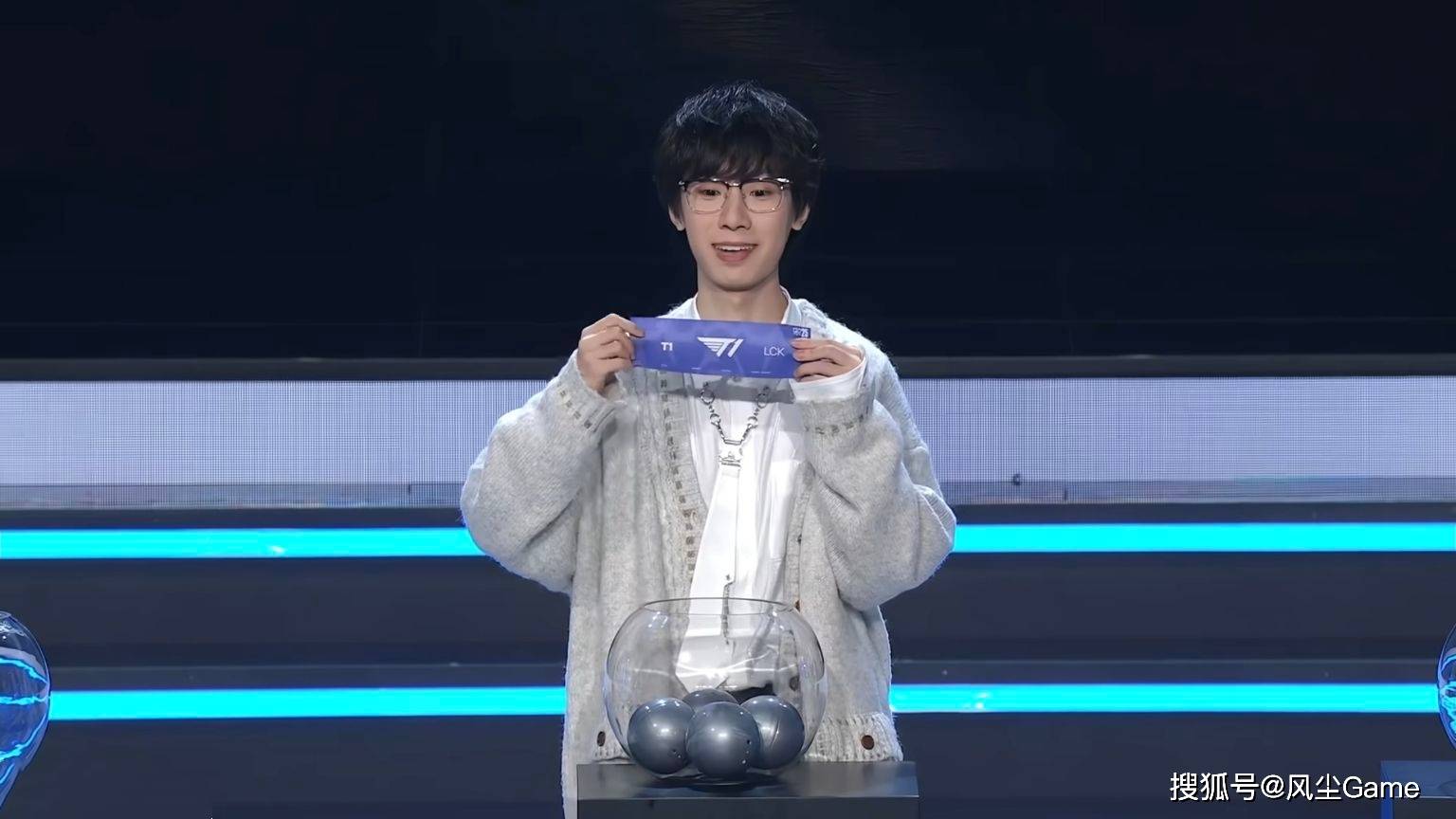 LPL晋级赛迎来上上签！Baolan神之一手，LCK解说观众集体破防